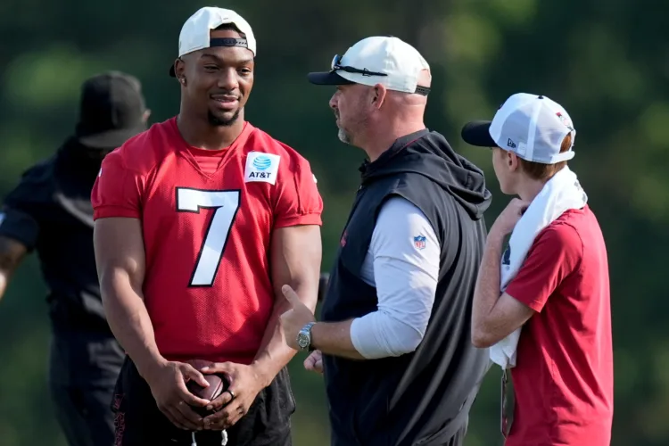 Falcons' Bijan Robinson Agrees To A 3-Year Extension That Makes Him The NFL's Top-Paid Running Back